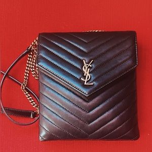 SAINT LAURENT Quilted Leather Double
Flap Crossbody Bag